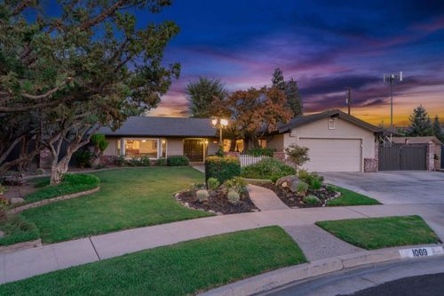 1069 W Mesa Ct, Fresno, CA, 93711-2010 | Card Image
