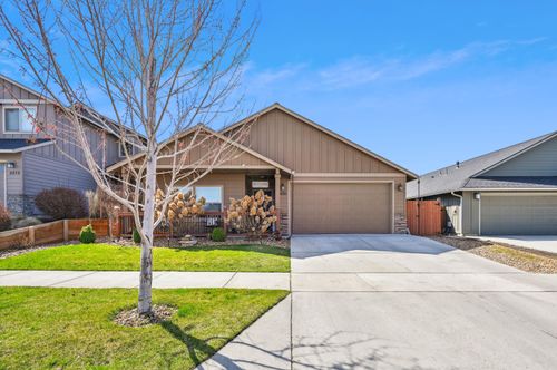 3030 Nw Dogwood Ave, Redmond, OR, 97756-6940 | Card Image