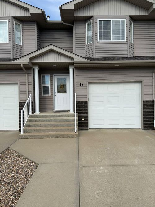 18 Sierra Ave Sw, Medicine Hat, AB, T1B0A5 | Card Image
