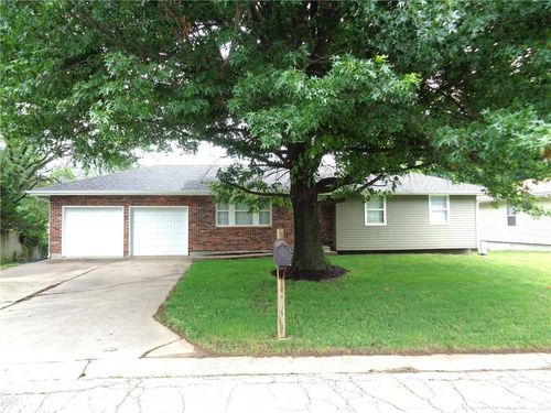 123 Se 240th Rd, Warrensburg, MO, 64093-7831 | Card Image
