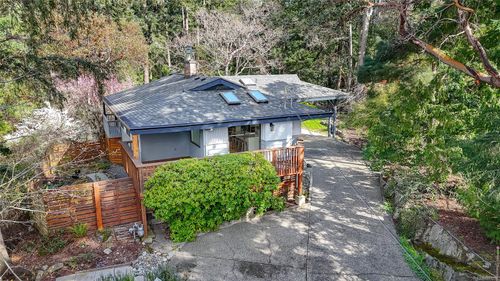 2660 Macdonald Dr E, Victoria, BC, V8N1X9 | Card Image