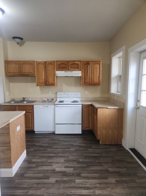 156-1-154 Prospect St, Norwich, CT, 06360-3807 | Card Image