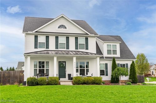 9945 Guardian Cir Nw, North Canton, OH, 44720-8391 | Card Image