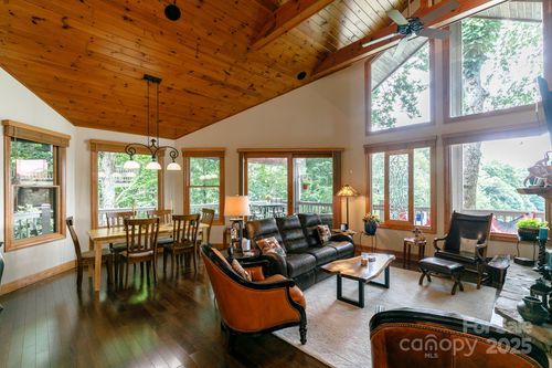 25 Ivy Point Ln, Burnsville, NC, 28714 | Card Image