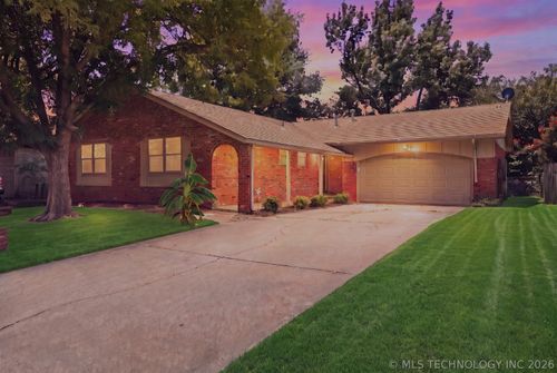 610 N Cedar St, Jenks, OK, 74037-2916 | Card Image