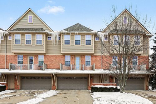 56659 Long Island Dr, Shelby Twp, MI, 48316-5740 | Card Image