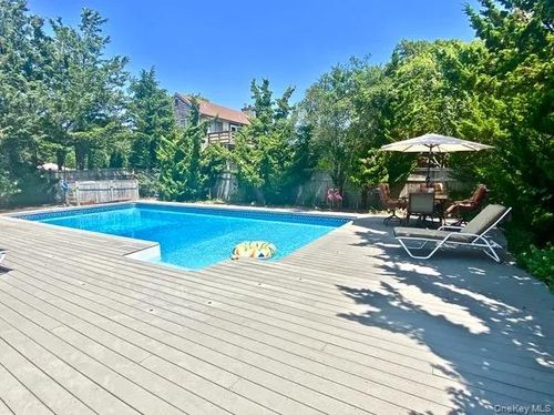 16 Osceola Ln, Southampton, NY, 11968-4402 | Card Image