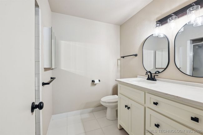 Master Bathroom | Image 22
