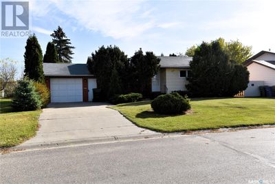 319 4 St N, House other with 3 bedrooms, 2 bathrooms and null parking in Nipawin SK | Image 1