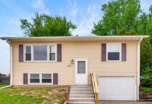 1229 13th Ave N, Clinton, IA, 52732-3349 | Card Image