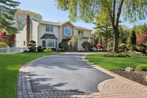 70 Laurel Ct, Syosset, NY, 11791-1903 | Card Image
