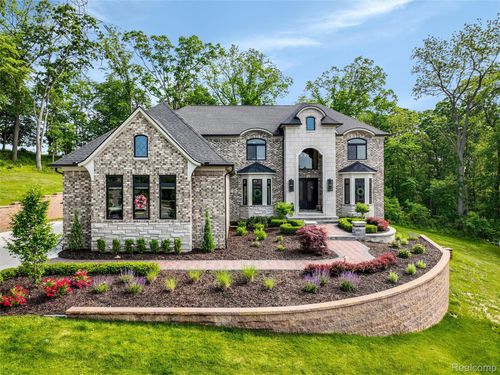 2584 Heights View Ct, Rochester, MI, 48306-4948 | Card Image
