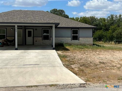 b-909 E 3rd St, Lampasas, TX, 76550-2961 | Card Image