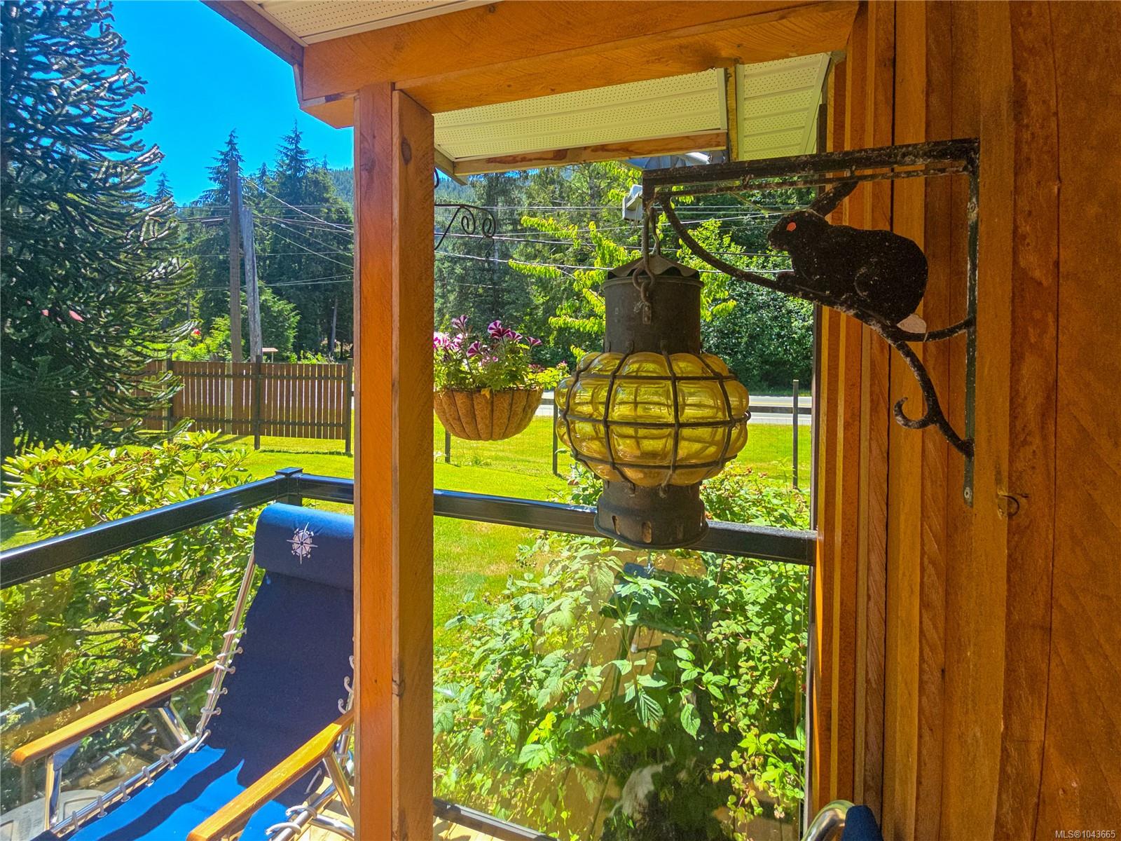 Residential in Sayward 3