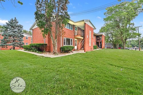 5-10 Arrowhead Dr, Algonquin, IL, 60102-2235 | Card Image