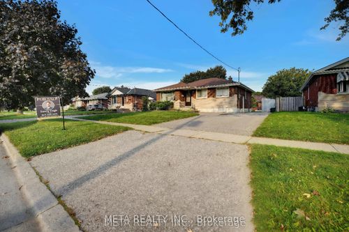 lower-149 Riverside Dr N, Oshawa, ON, L1G6J8 | Card Image
