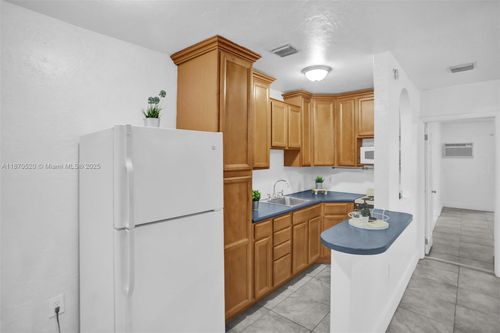 apt-213-1860 Venice Park Dr, North Miami, FL, 33181-1966 | Card Image