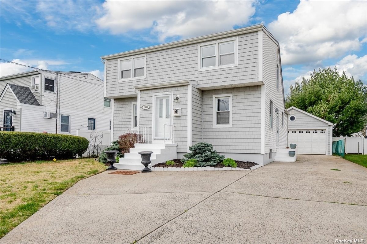 Woodland Ave, Wantagh, NY 11793
