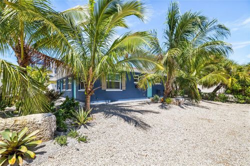 3016 Gulf Dr, HOLMES BEACH, FL, 34217-2141 | Card Image
