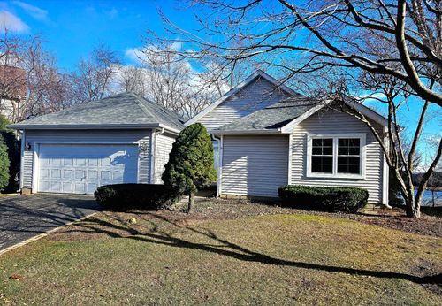 186 N Crooked Lake Ln, Lindenhurst, IL, 60046-6426 | Card Image
