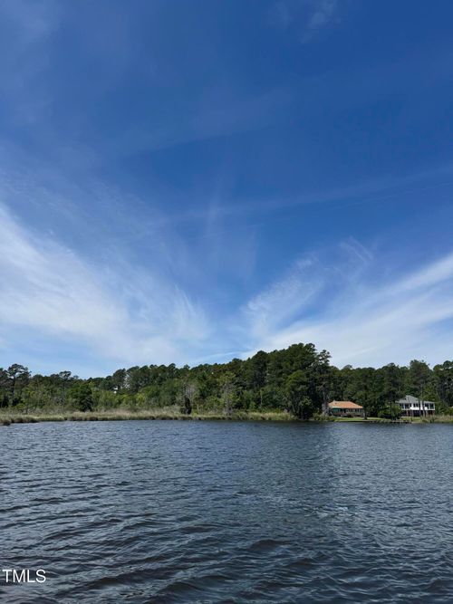 927 Crooked Creek Dr, New Bern, NC, 28560-1802 | Card Image