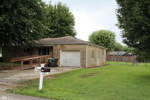 1006 W 9th St, Greensburg, IN, 47240-8226 | Card Image