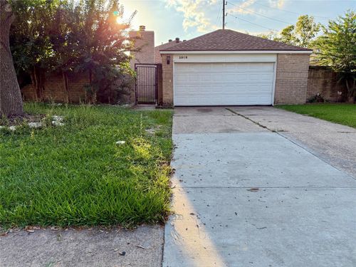 3918 Summit Valley Dr, Houston, TX, 77082-4102 | Card Image