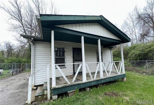 462 N 83rd St, East Saint Louis, IL, 62203-2563 | Card Image