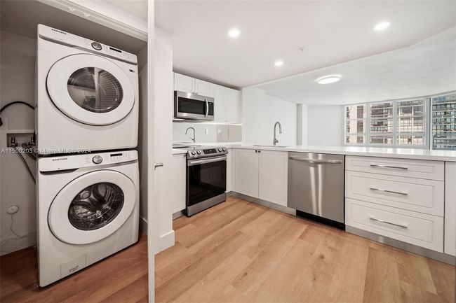 APT-402 - 555 Ne 34 Th St, Condo with 2 bedrooms, 2 bathrooms and null parking in Miami FL | Image 13