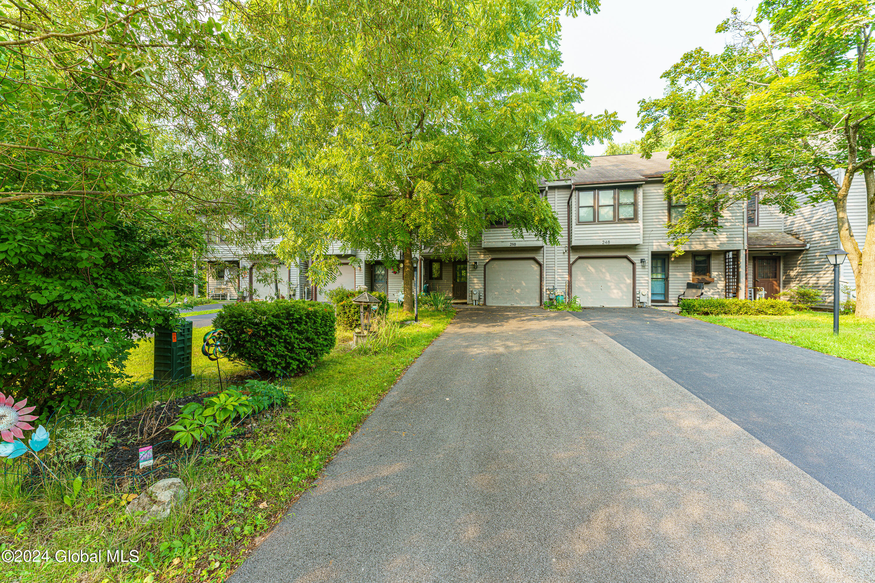 Woodscape Dr, Albany, NY 12203