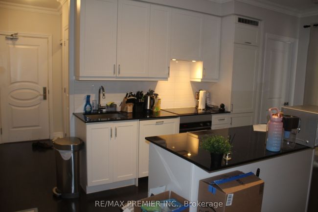 1210 - 9085 Jane St, Condo with 2 bedrooms, 2 bathrooms and null parking in Concord ON | Image 10