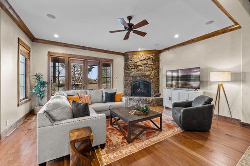 65670 Swallows Nest Ln, Bend, OR, 97701-1077 | Card Image
