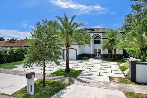 7870 Nw 160th Ter, Miami Lakes, FL, 33016-6633 | Card Image