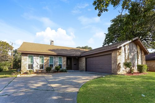 7355 Greenacres Dr, Fort Worth, TX, 76112-3533 | Card Image