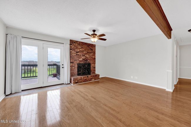 Large Open Living Space | Image 9