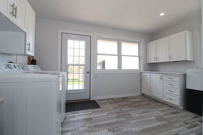 45 John St N, House other with 3 bedrooms, 2 bathrooms and 4 parking in Zurich ON | Image 28
