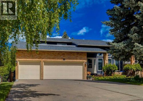 40 Edgemont Court Nw, Calgary, AB, T3A2N3 | Card Image