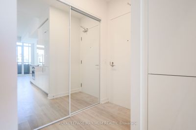 720 - 234 Simcoe St, Condo with 1 bedrooms, 1 bathrooms and null parking in Toronto ON | Image 2