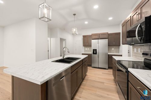 7240 E Waters Edge Pl, Sioux Falls, SD, 57110-6362 | Card Image