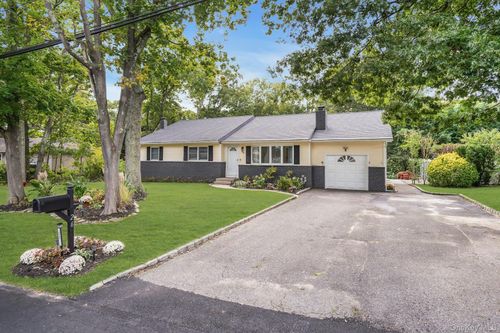26 Williams Avenue, Brookhaven, NY, 11742 | Card Image