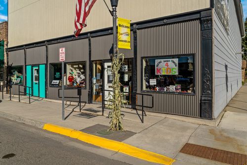 321 Broadway St, Townsend, MT, 59644-2242 | Card Image