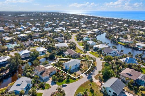 662 E Rocks Dr, SANIBEL, FL, 33957-5300 | Card Image