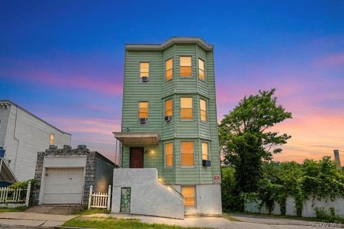 212 Edwards Place, Yonkers, NY, 10703 | Card Image