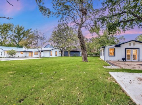613 Highland Dr, Highland Haven, TX, 78654-8228 | Card Image