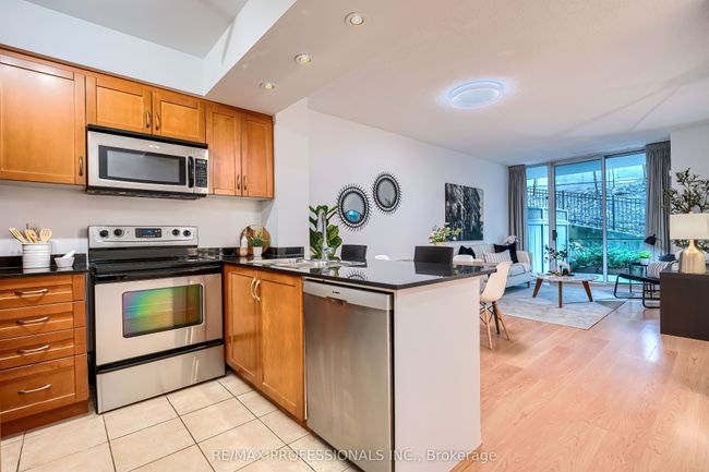 104 - 38 William Carson Cres, Condo with 2 bedrooms, 1 bathrooms and null parking in North York ON | Image 5