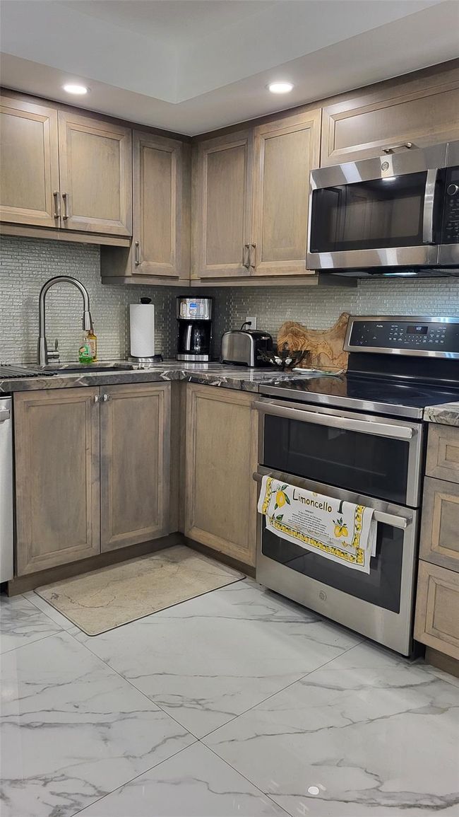APT-1407 - 1360 S Ocean Blvd, Condo with 2 bedrooms, 2 bathrooms and null parking in Pompano Beach FL | Image 21