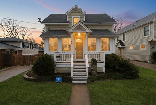 237 W Austin Ave, Libertyville, IL, 60048-2838 | Card Image