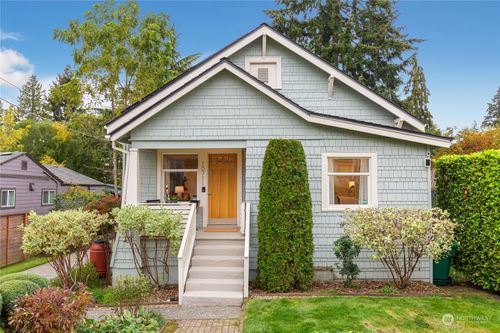 10711 Evanston Avenue N, Seattle, WA, 98133 | Card Image