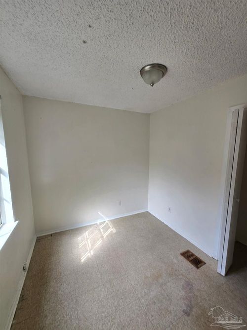 a-1111 Lake Dr, Cantonment, FL, 32533-9082 | Card Image