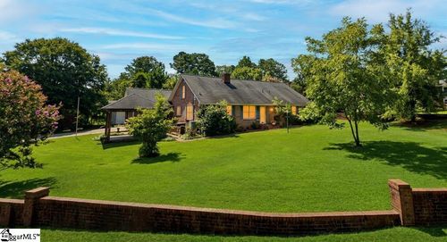 6 Woodlawn Dr, Ware Shoals, SC, 29692-1114 | Card Image